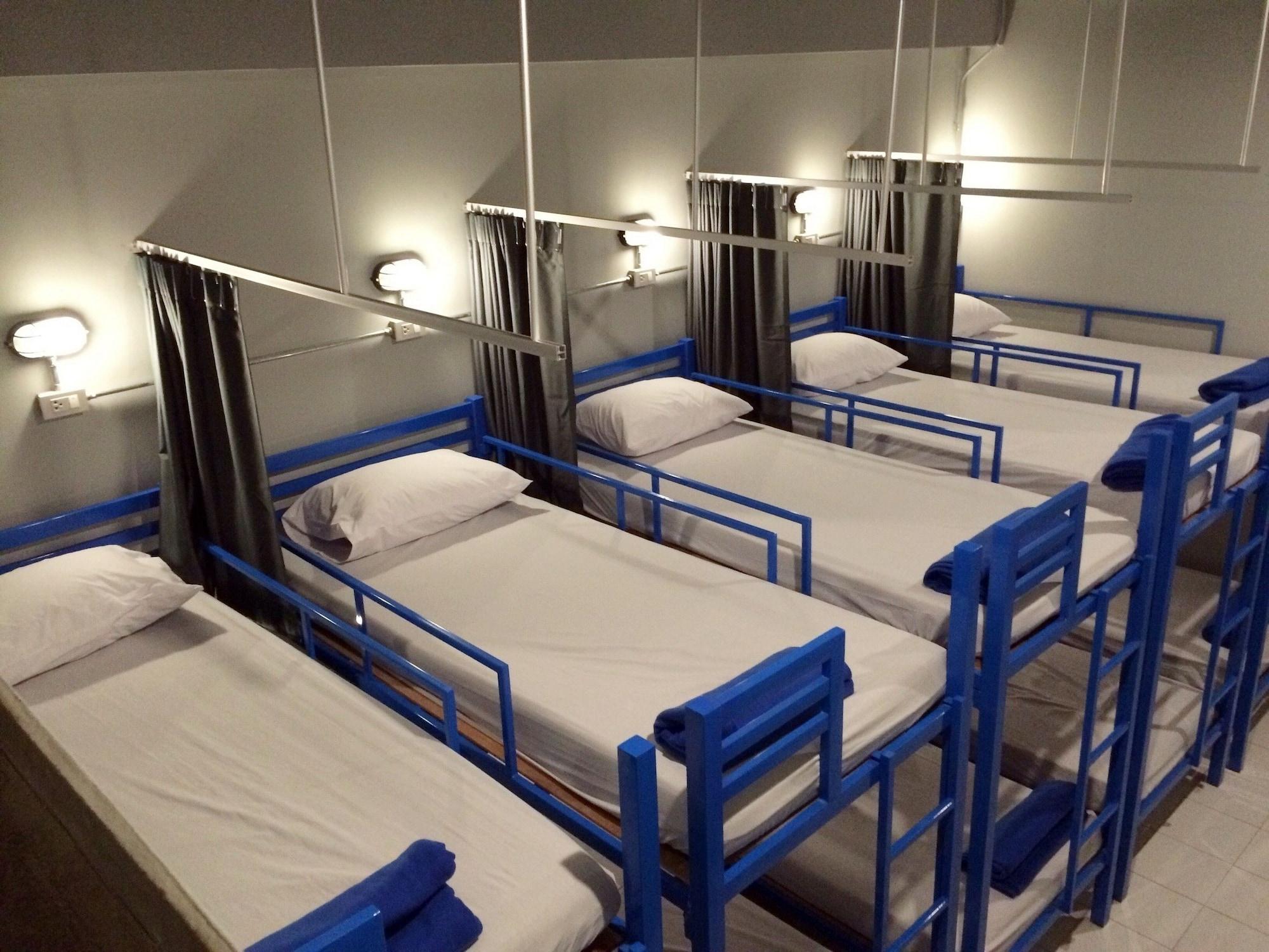 Loftel Station Hostel Bangkok Bagian luar foto