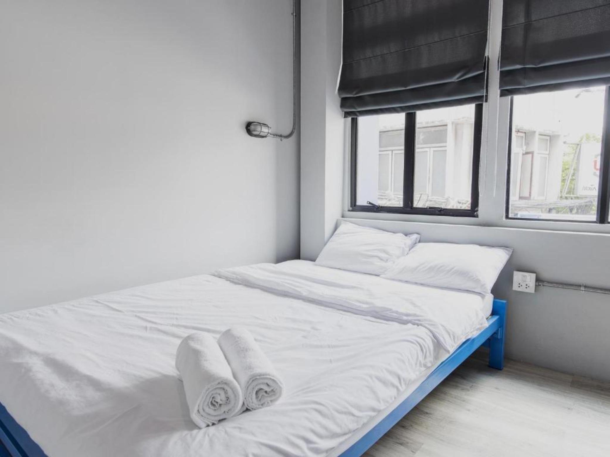 Loftel Station Hostel Bangkok Bagian luar foto