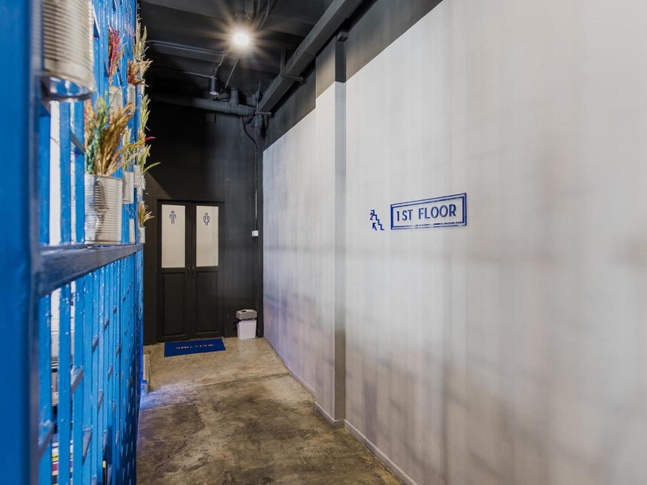 Loftel Station Hostel Bangkok Bagian luar foto
