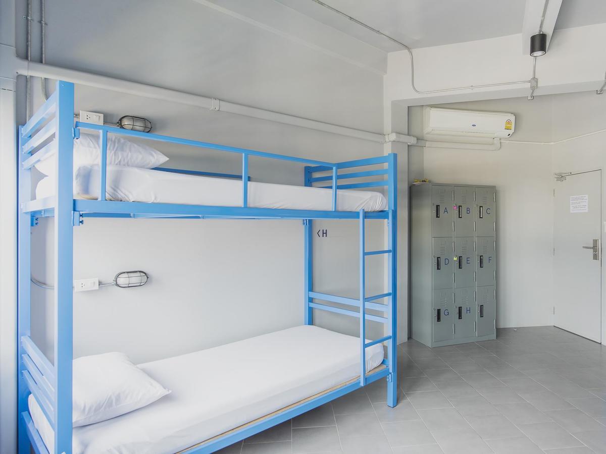 Loftel Station Hostel Bangkok Bagian luar foto