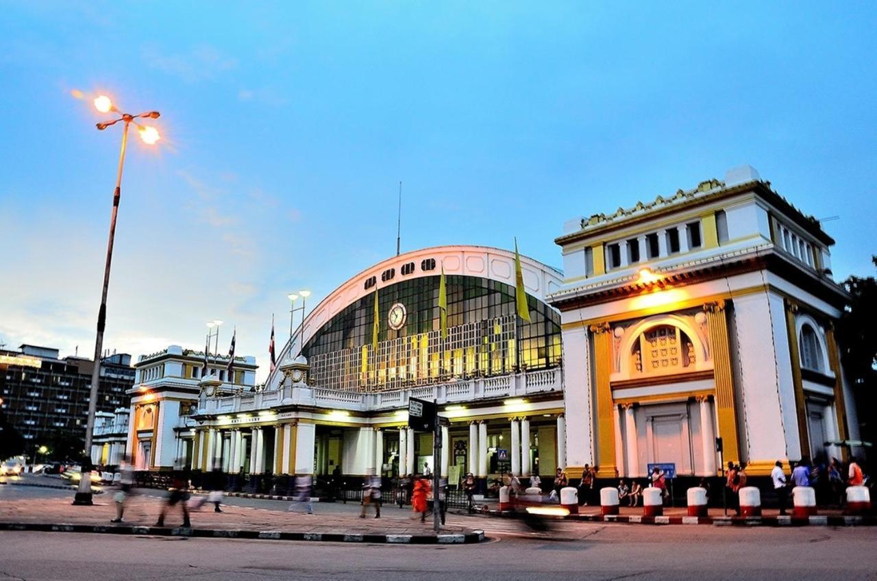 Loftel Station Hostel Bangkok Bagian luar foto