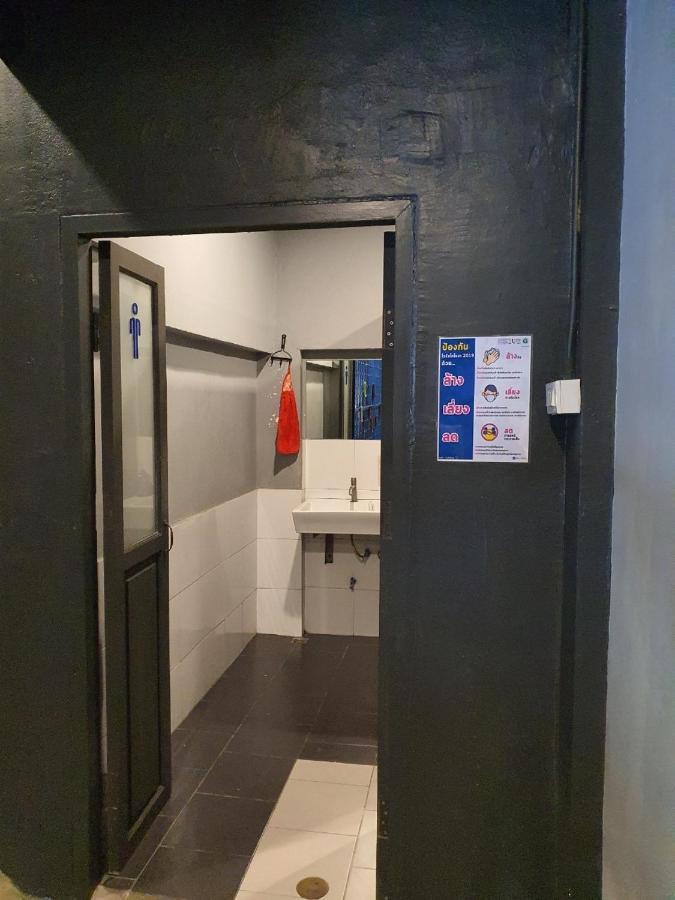 Loftel Station Hostel Bangkok Bagian luar foto